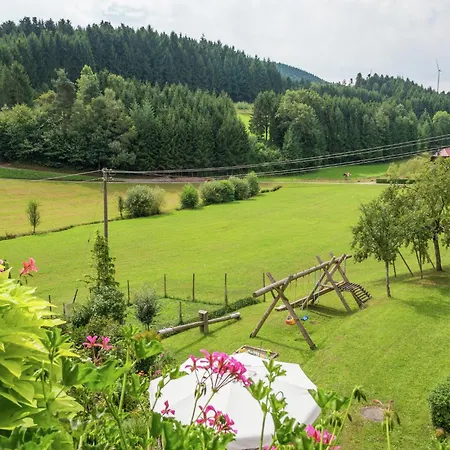 Schwarzwald-ferienwohnung Auf Dem Bauernhof, Cleaning Included Дом отдыха